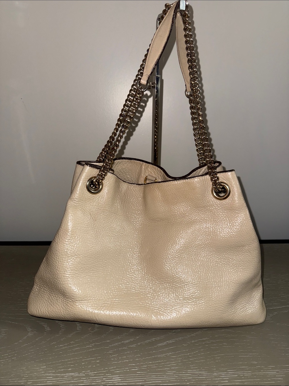 Gucci Soho Cream Leather Shoulder Tote with Tassel and Chain Straps - Picture 6 of 17